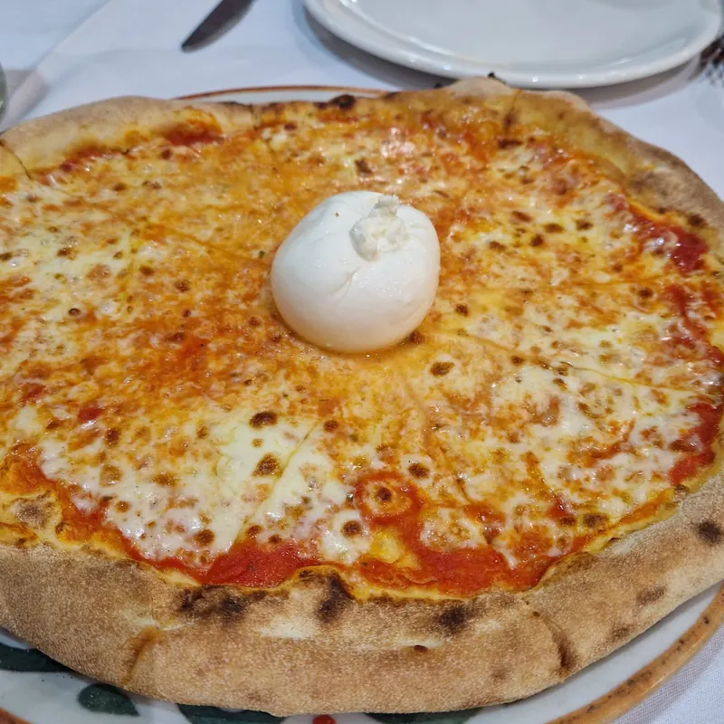 Pizza with tomato, mozzarella and a burrata in the centre